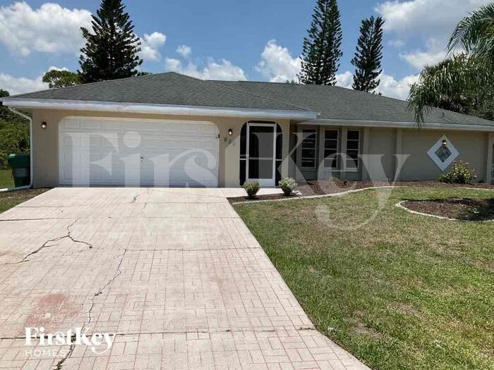 Foto principal - 820 Springview Ave NW