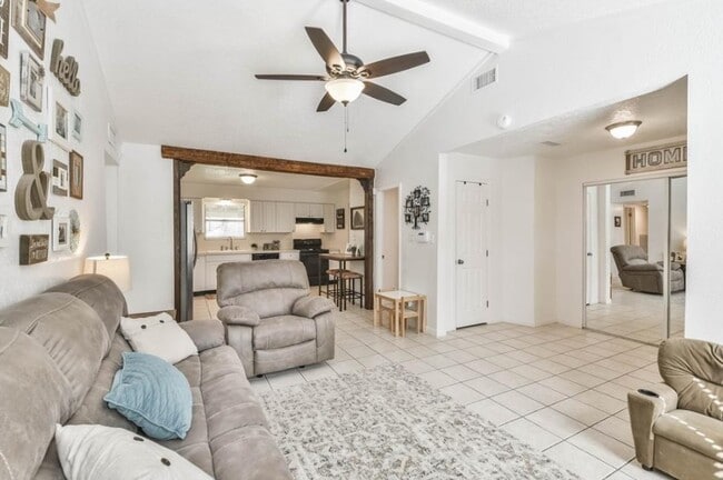 Foto del edificio - 606 Pine Bough Ln