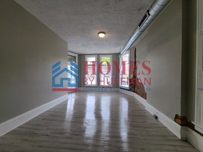 Building Photo - One Bedroom Apartment | Downstairs | Hayni...