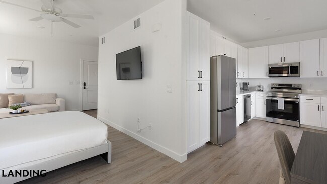 Building Photo - 2555 N Rancho Dr