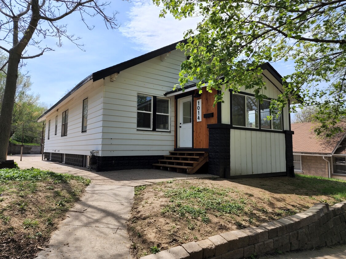 Front View - 1014 34th St
