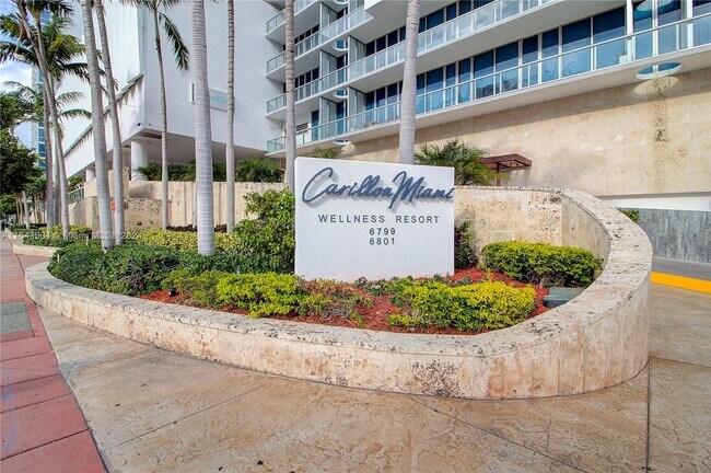 Foto del edificio - 6801 Collins Ave