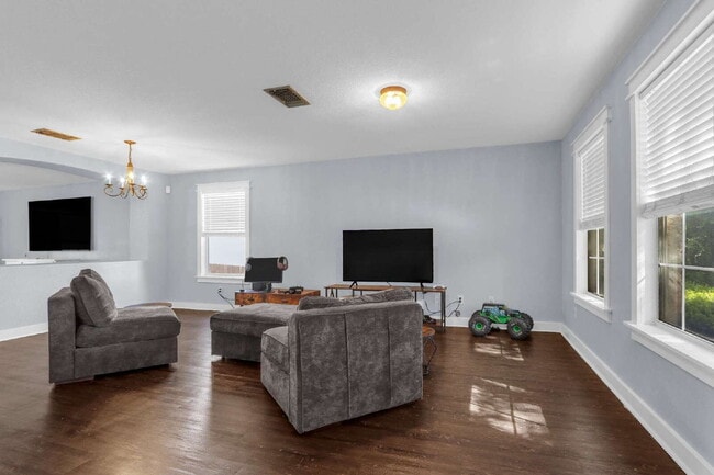 Building Photo - "Spacious 4-Bed Oasis with 2.5 Baths in Pr...