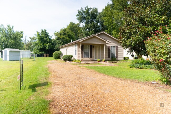 Building Photo - 1703 Sharpe Ave