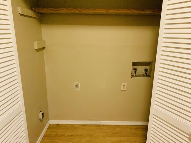 Building Photo - 141 Jennifer Ln