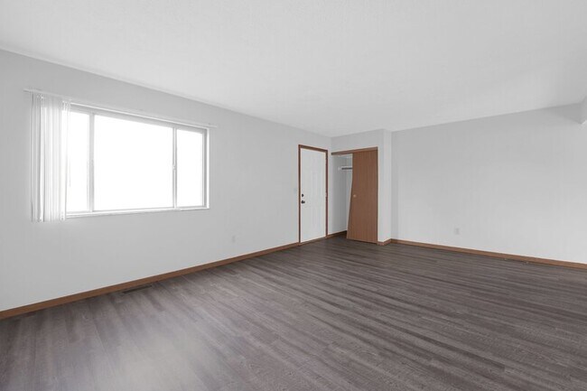 Foto del edificio - 2522-2524-2524 Weyburn Rd