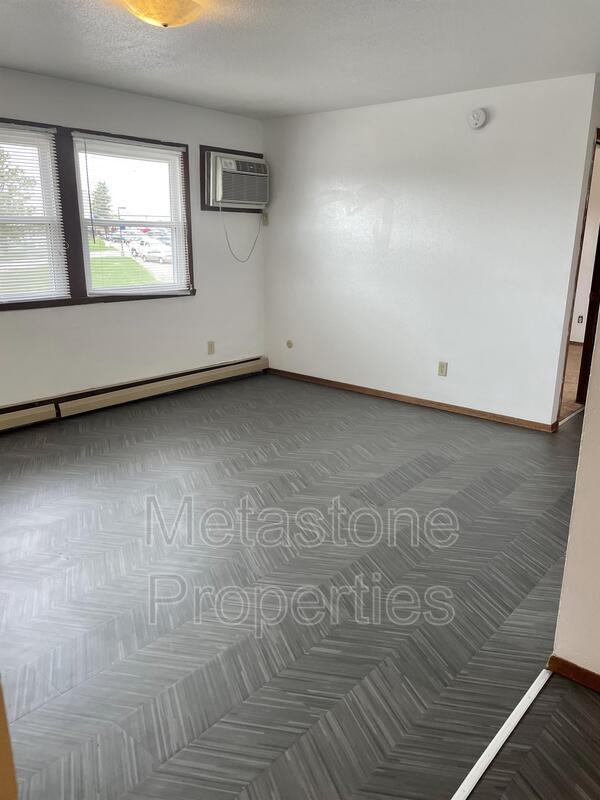Building Photo - 3304 S Kiwanis Ave