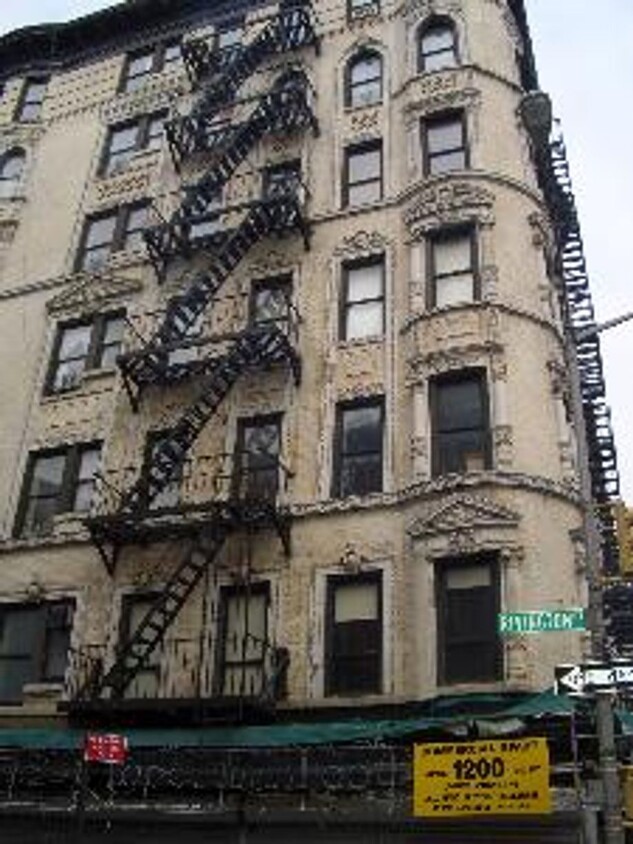 Building Photo - 71 Clinton St