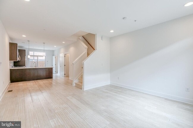 Building Photo - Northern Liberties Townhome with Parking