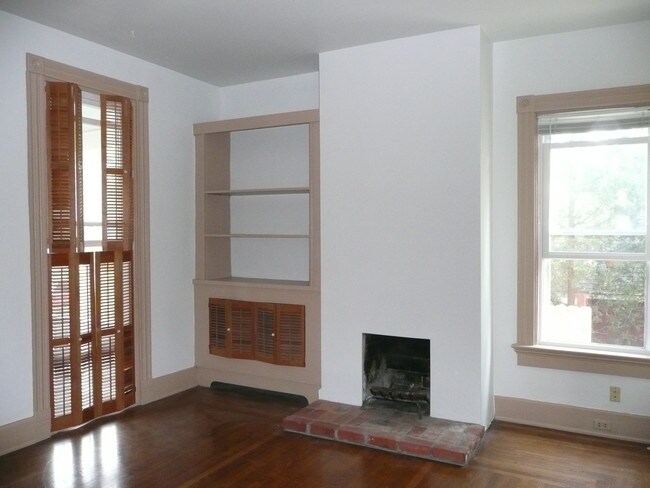 Sala de estar del primer piso - 1275 Grace Ave