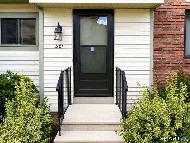 Building Photo - 501 Summer Hill Dr