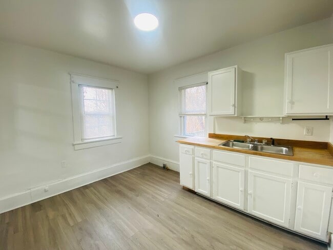 Building Photo - 1246 Edison Ave