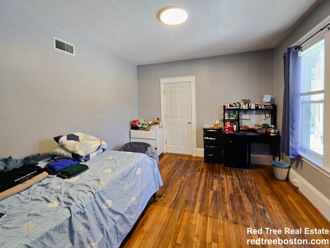 Foto del edificio - 229 Chestnut Hill Ave