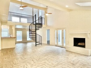 Building Photo - 707 Center Hill Dr