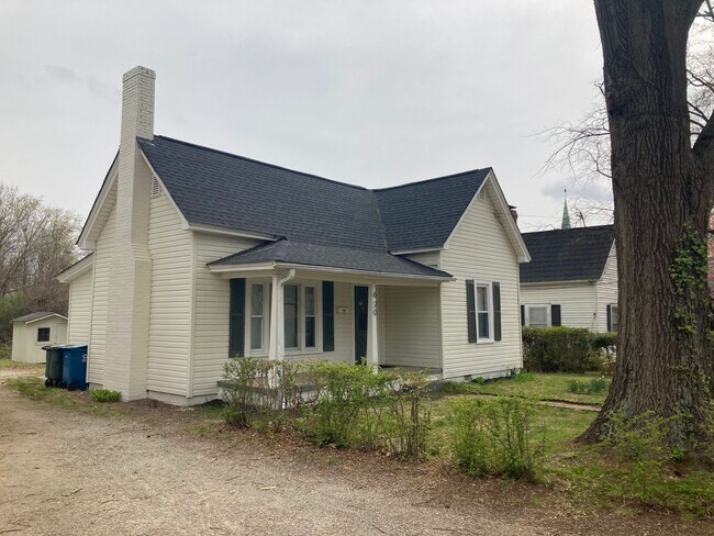 Foto del edificio - Super cute, newly renovated 3 bed, 1 bath home close to all things Downtown Salisbury