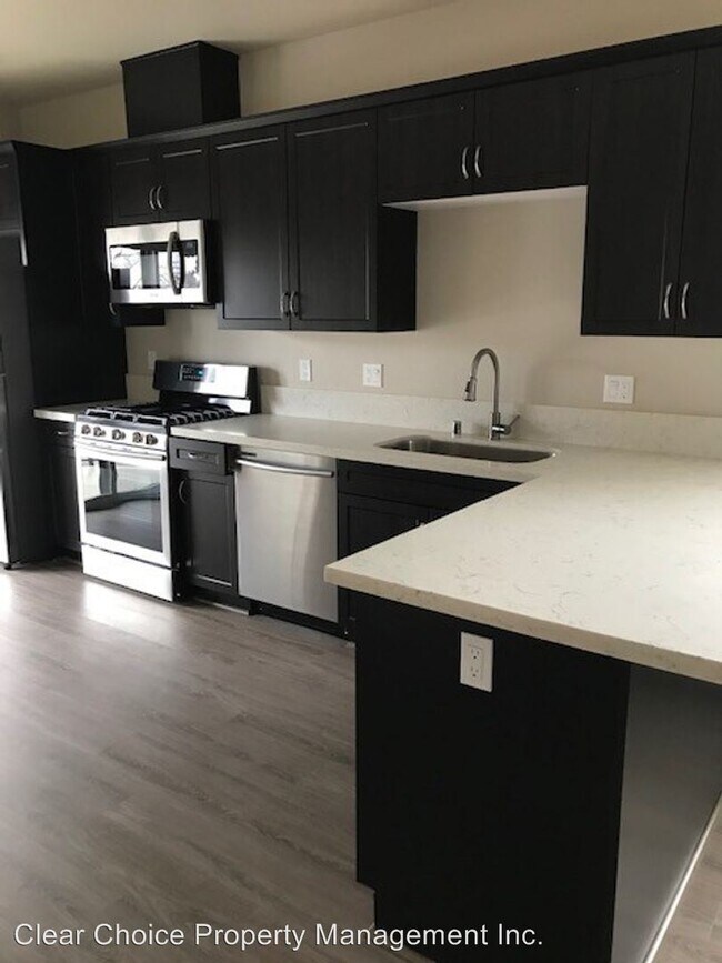 Building Photo - 3 br, 2 bath Apartment - 3548 Oak Street #203