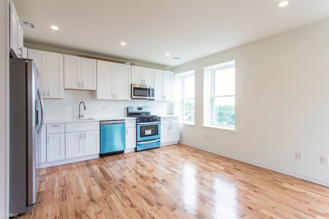 Foto del edificio - 3 br, 2 bath 4plex - 640 N 32ND ST Unit 3