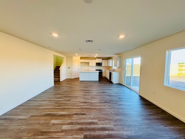 Building Photo - BRAND NEW - 5 Bedroom + Loft, 3 Bath Beaut...