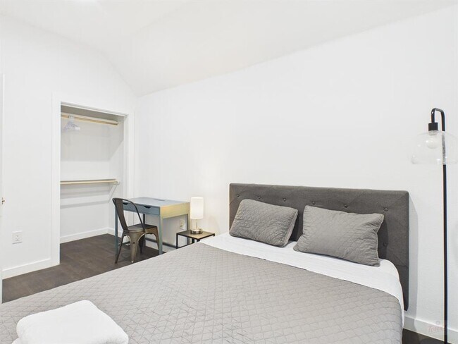 Foto del edificio - 1010 W 26th St