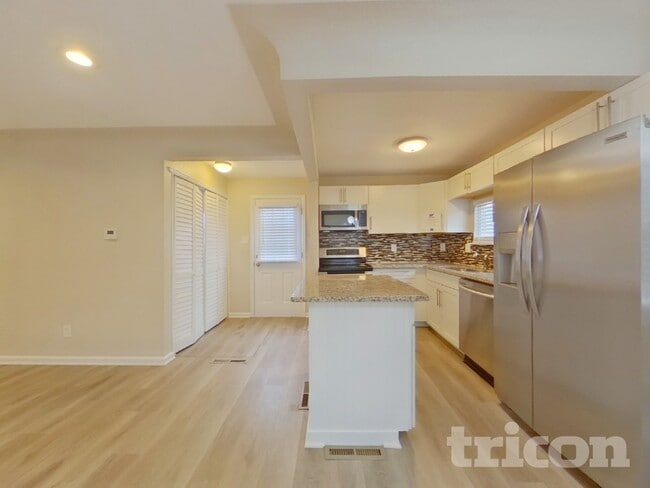 Building Photo - 1364 Ironton St