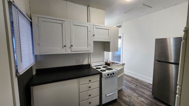 Building Photo - nre708