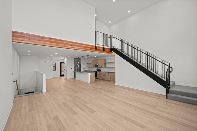 Building Photo - 3009 N Oak Trafficway