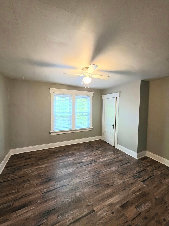 Bedroom 1 - 220 E Oakland Ave