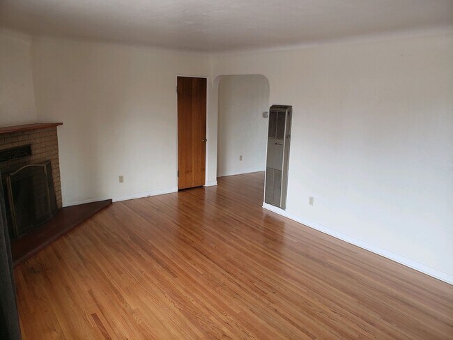 Foto del edificio - BEAUTIFUL THREE BEDROOM HOME FOR RENT!