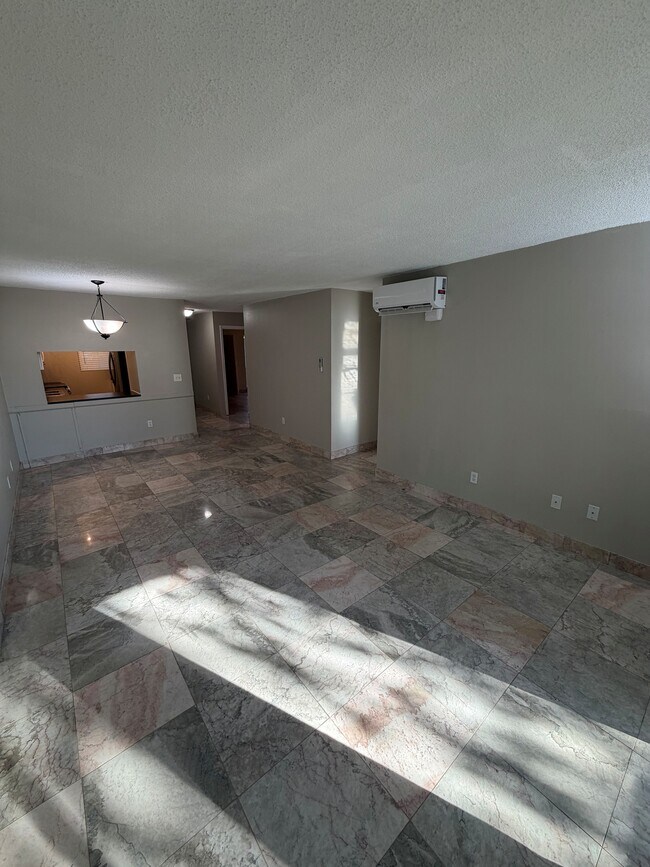 Sala/Comedor (2) - 2025 Lakewood Club Dr S