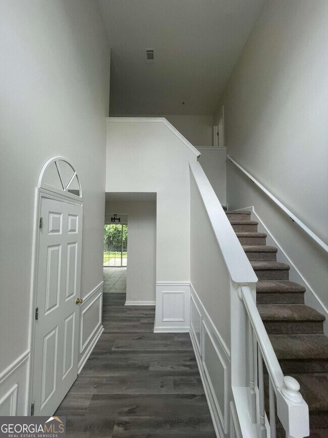 Building Photo - 620 Manor Glen Dr