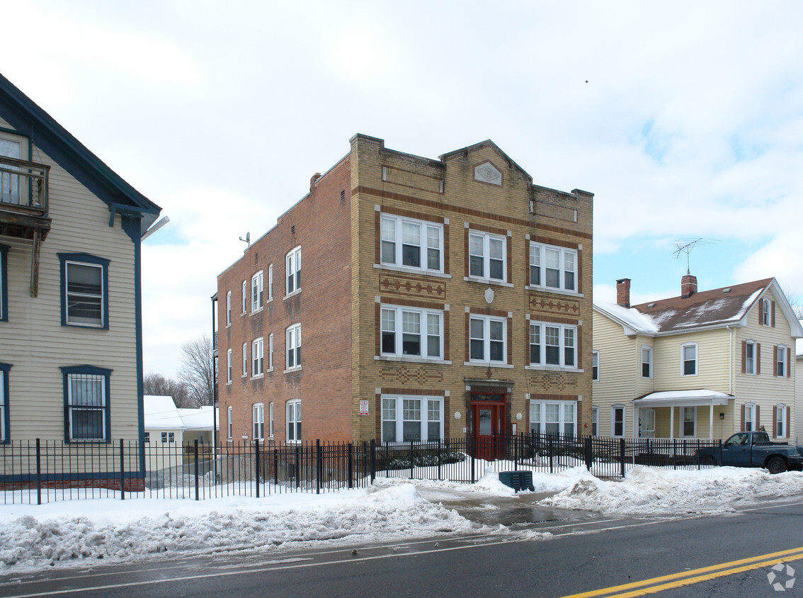 Primary Photo - 255-257 Zion St