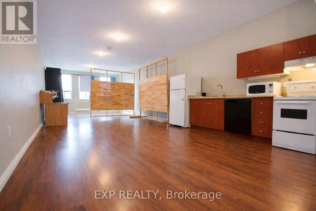 Building Photo - 1038 Coxwell Ave