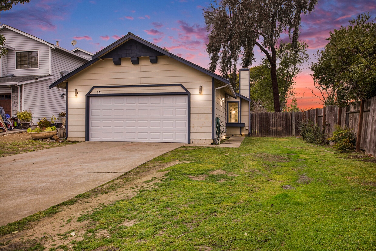 Primary Photo - 131 Trident Ct
