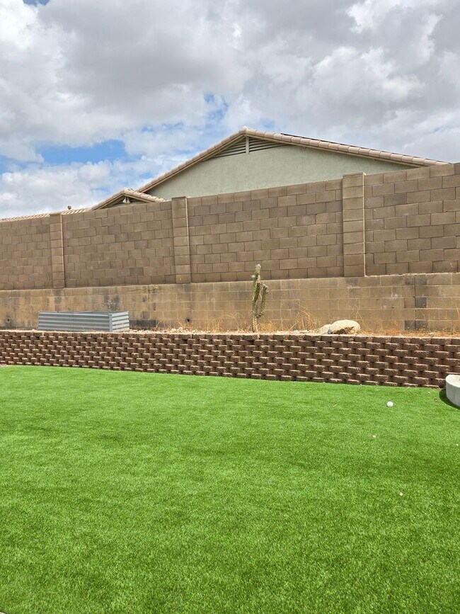 Foto del edificio - 3 Bedroom, 2 Bath with Den Available Now!