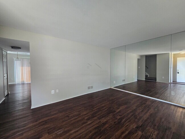 Foto del edificio - 23568 Lahser Rd
