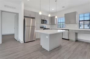 Foto principal - 600 NE 14th Ct