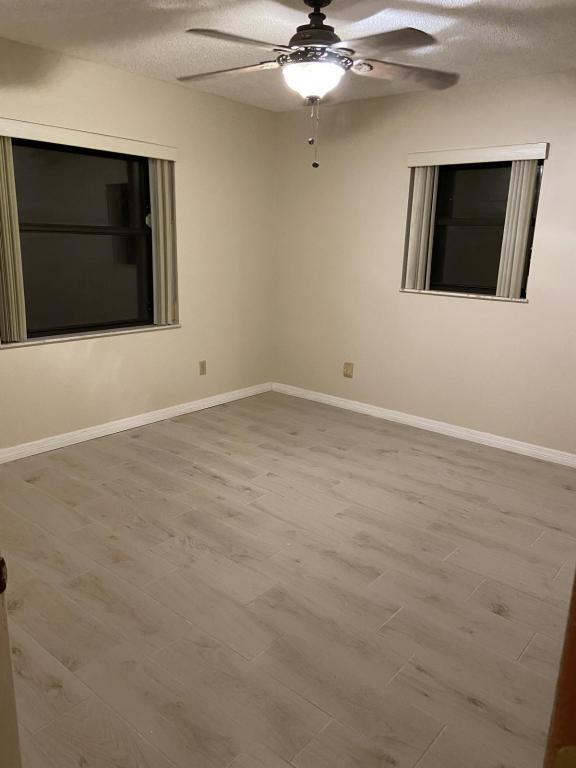 Foto del edificio - 514 E Inverness Blvd