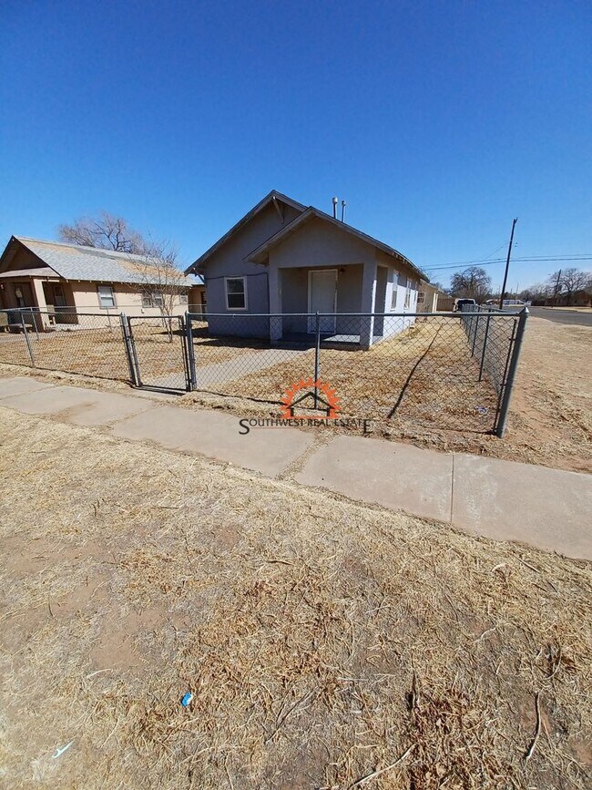 Building Photo - Charming 2 bedroom 1 bath home