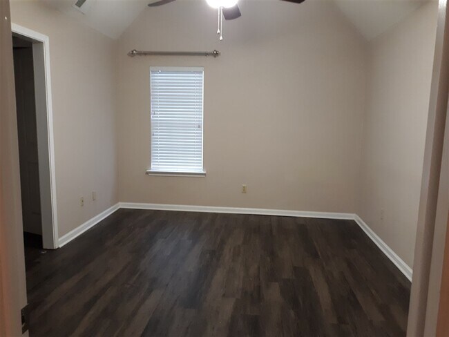 Foto del edificio - 8051 German Creek Dr