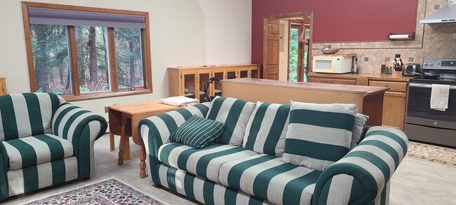 Photo - 190 Ferry Rd House