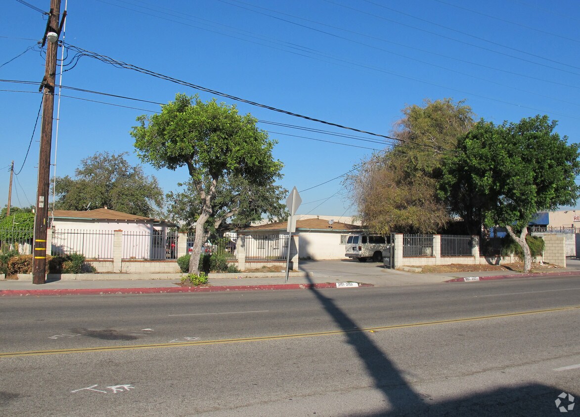 Building Photo - 2151-2157 Tyler Ave