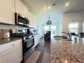 Building Photo - 3903 Pioneer Dr