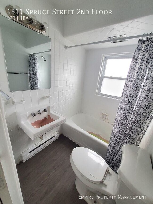 Foto del edificio - 2 Bedroom / 1 Bathroom Apartment in Easton!