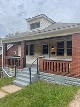 Building Photo - 2325 Manor Ave