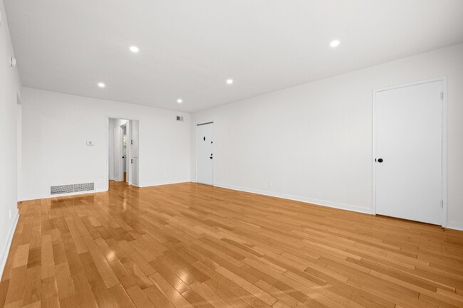 Building Photo - Renovated 3BR 2BA in Prime Beverly Hills | In-Unit W/D + Parking