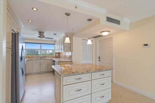 Foto del edificio - 3300 S Ocean Blvd