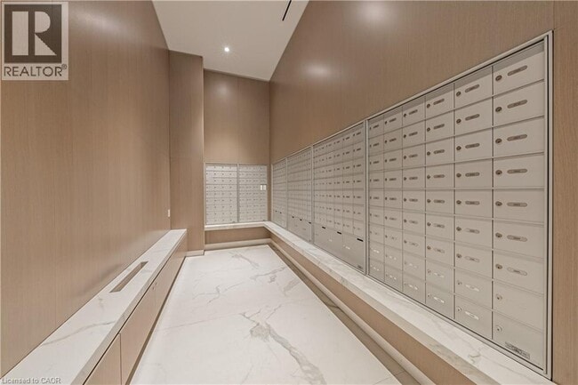 Building Photo - 370 Martha St