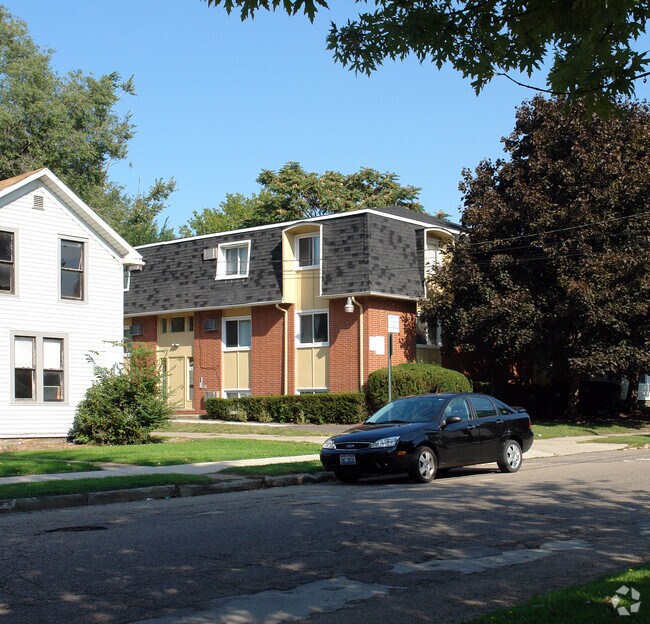 Building Photo - Sumner Hall Apartments