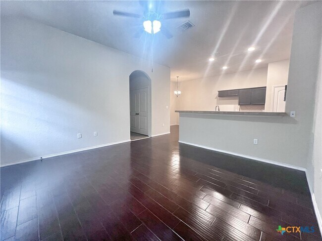 Building Photo - 569 Creekside Cir