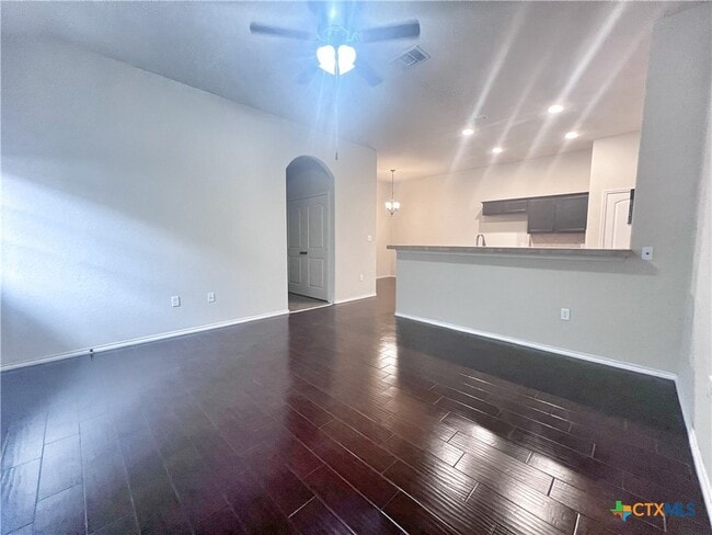 Foto del edificio - 569 Creekside Cir